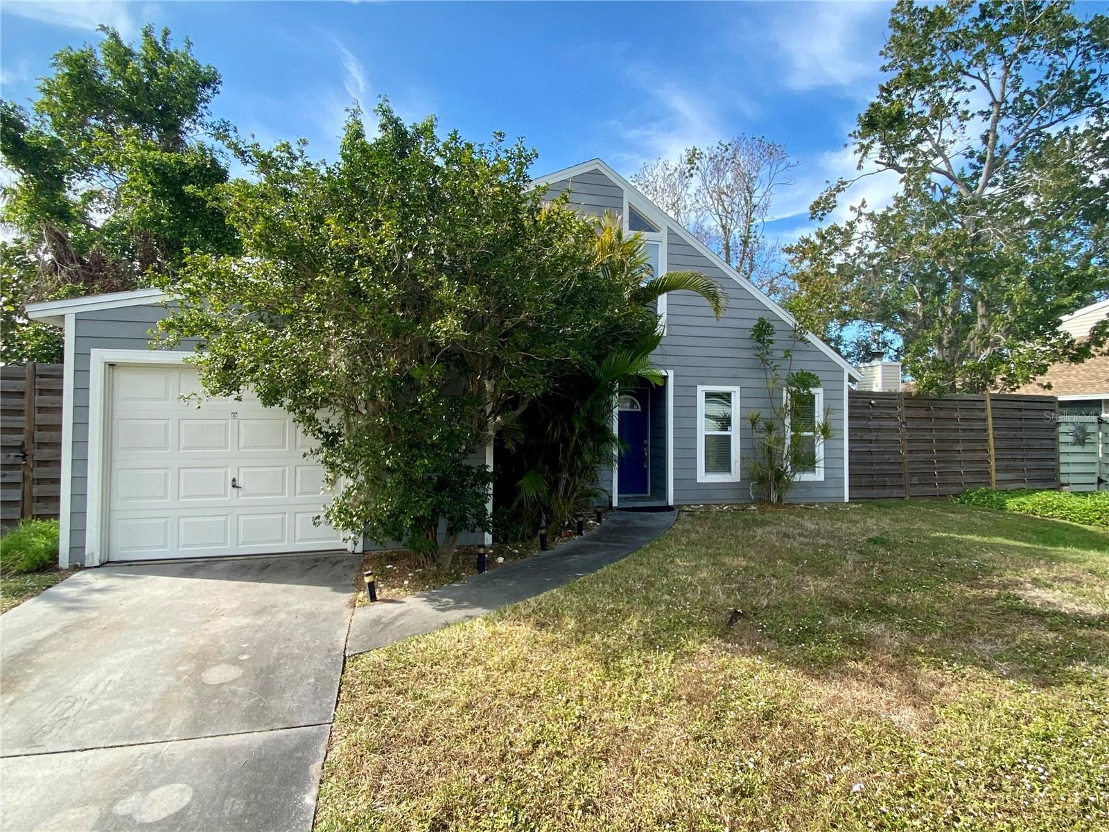 4564 Iola Dr — photo