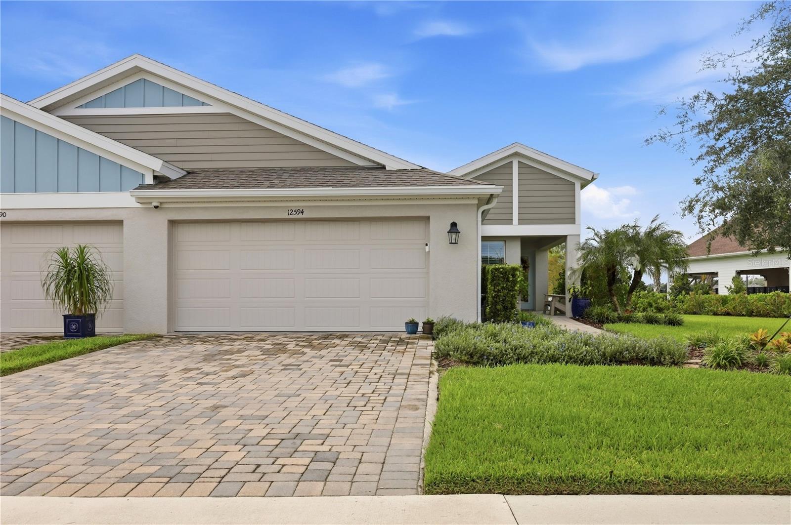 12594 Oak Hill Way — photo
