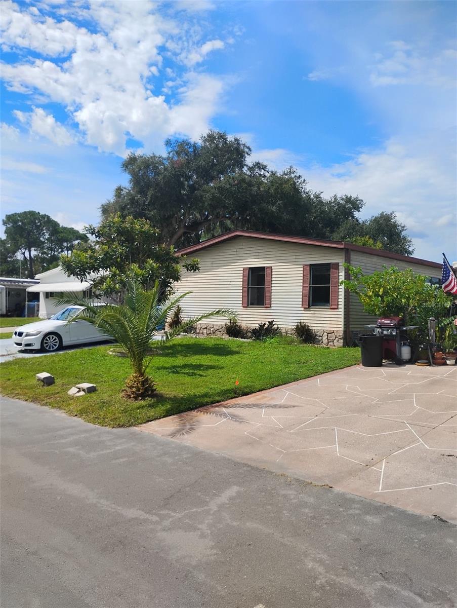 122 Pine Tree Dr — photo