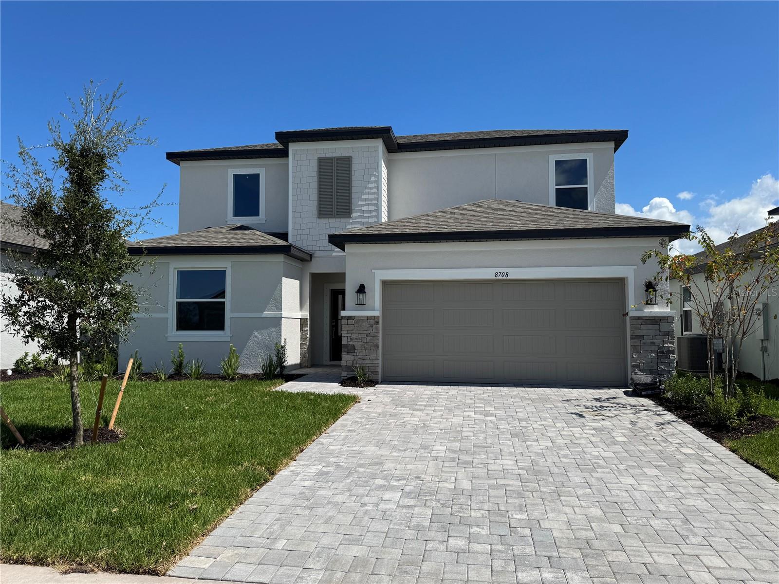 8708 Canard CV — photo