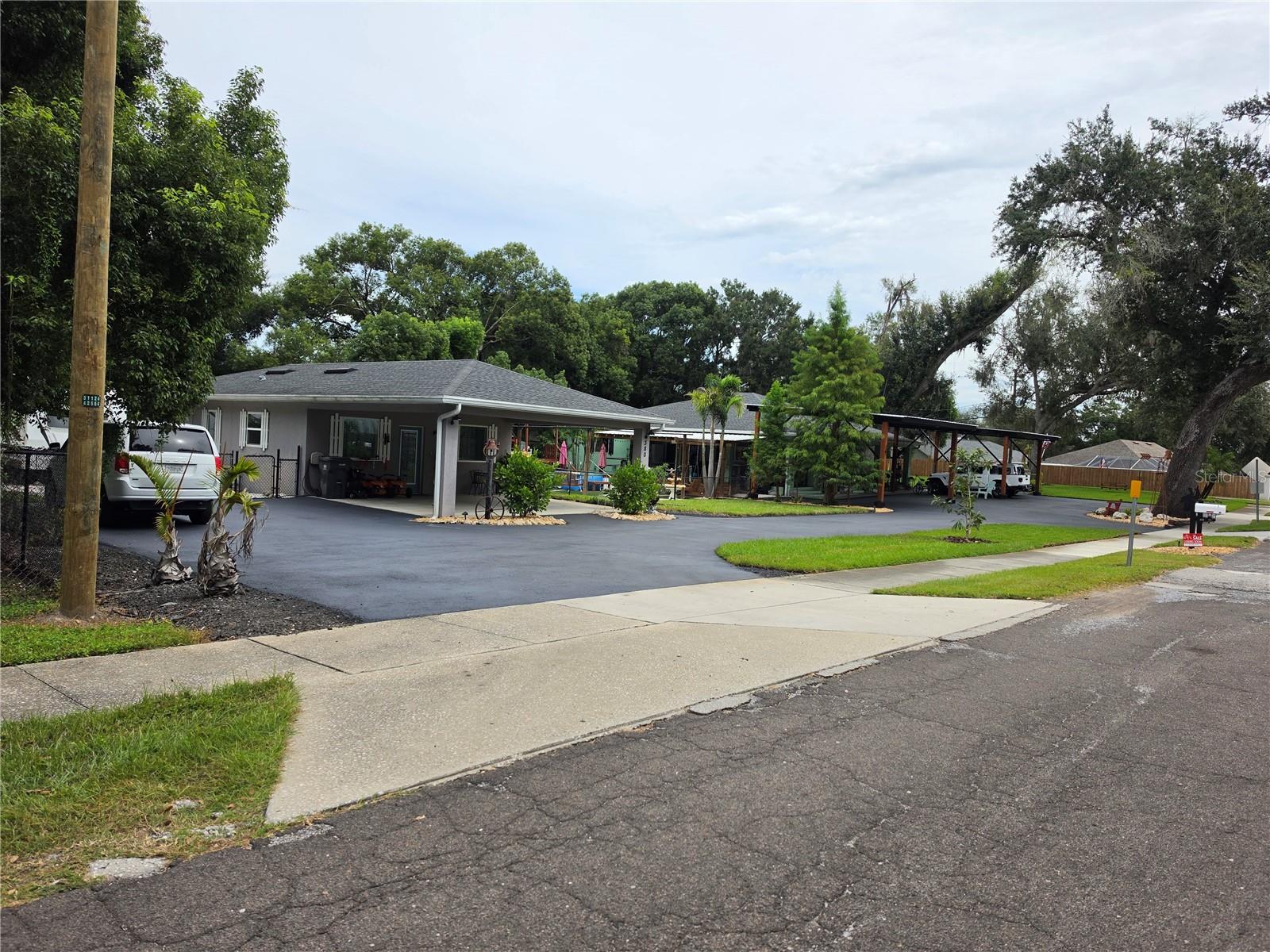390 Henderson Ave — photo