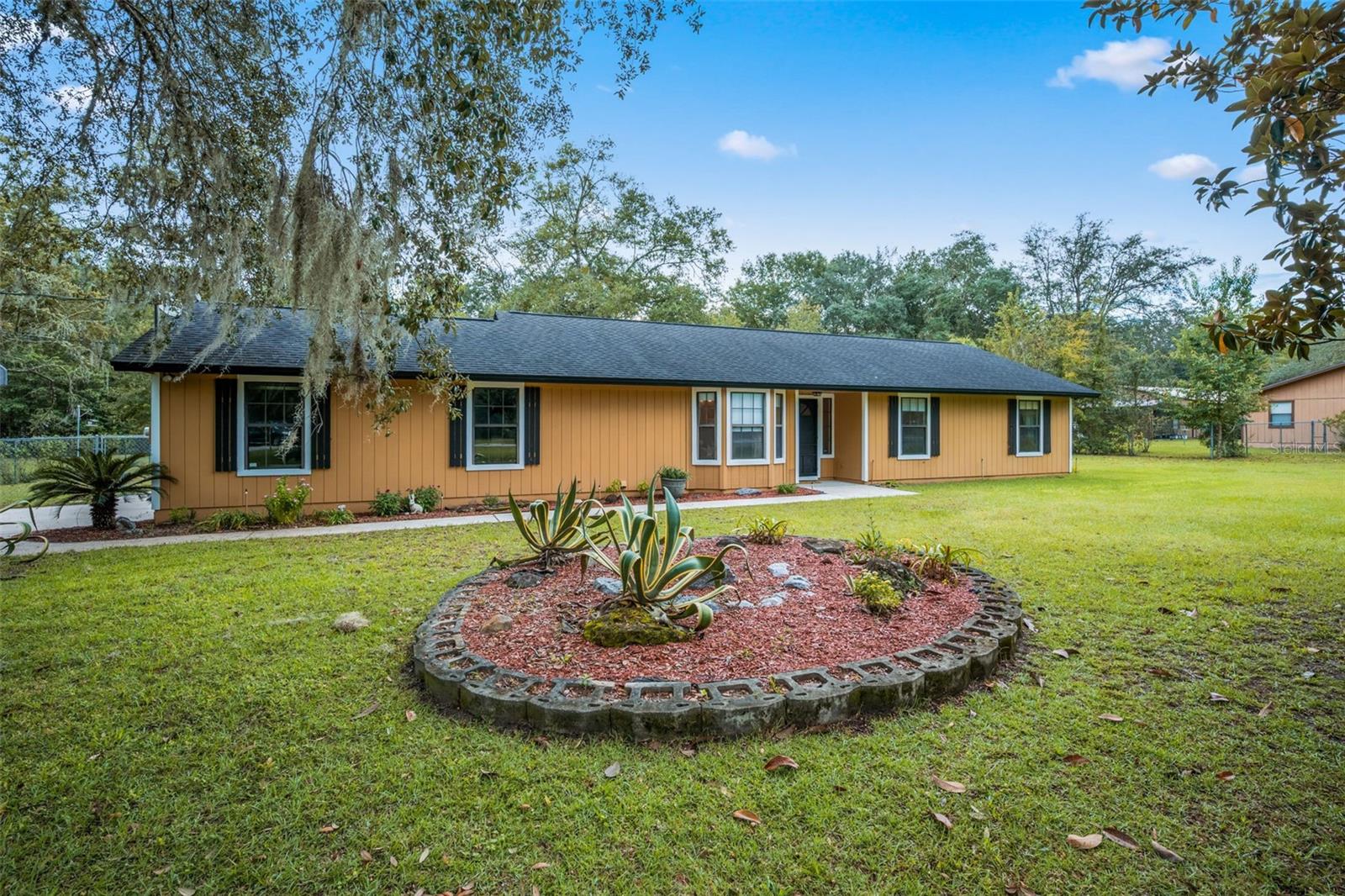 2843 Mistletoe Ct — photo