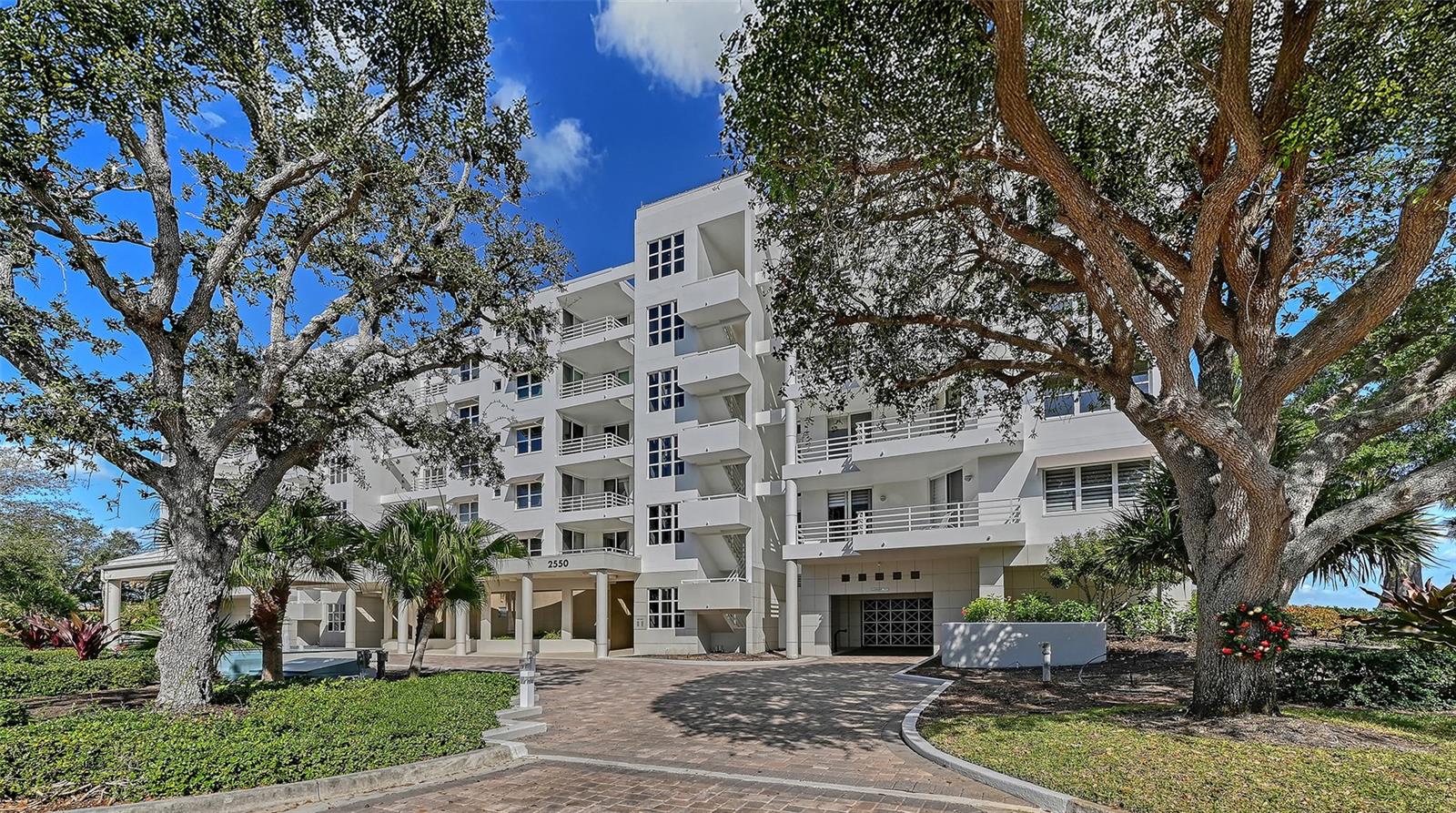 2550 Harbourside Dr #334 — photo