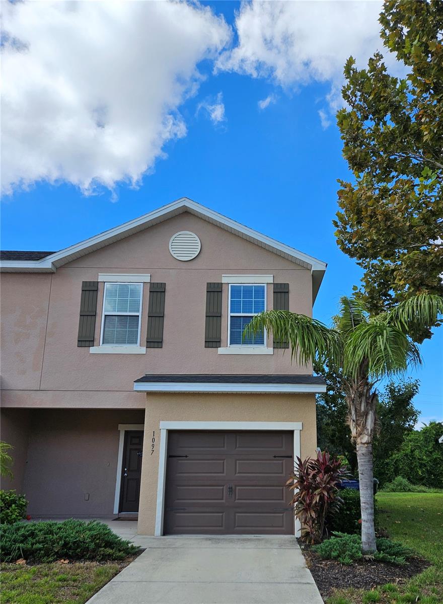 1097 Grantham Dr — photo