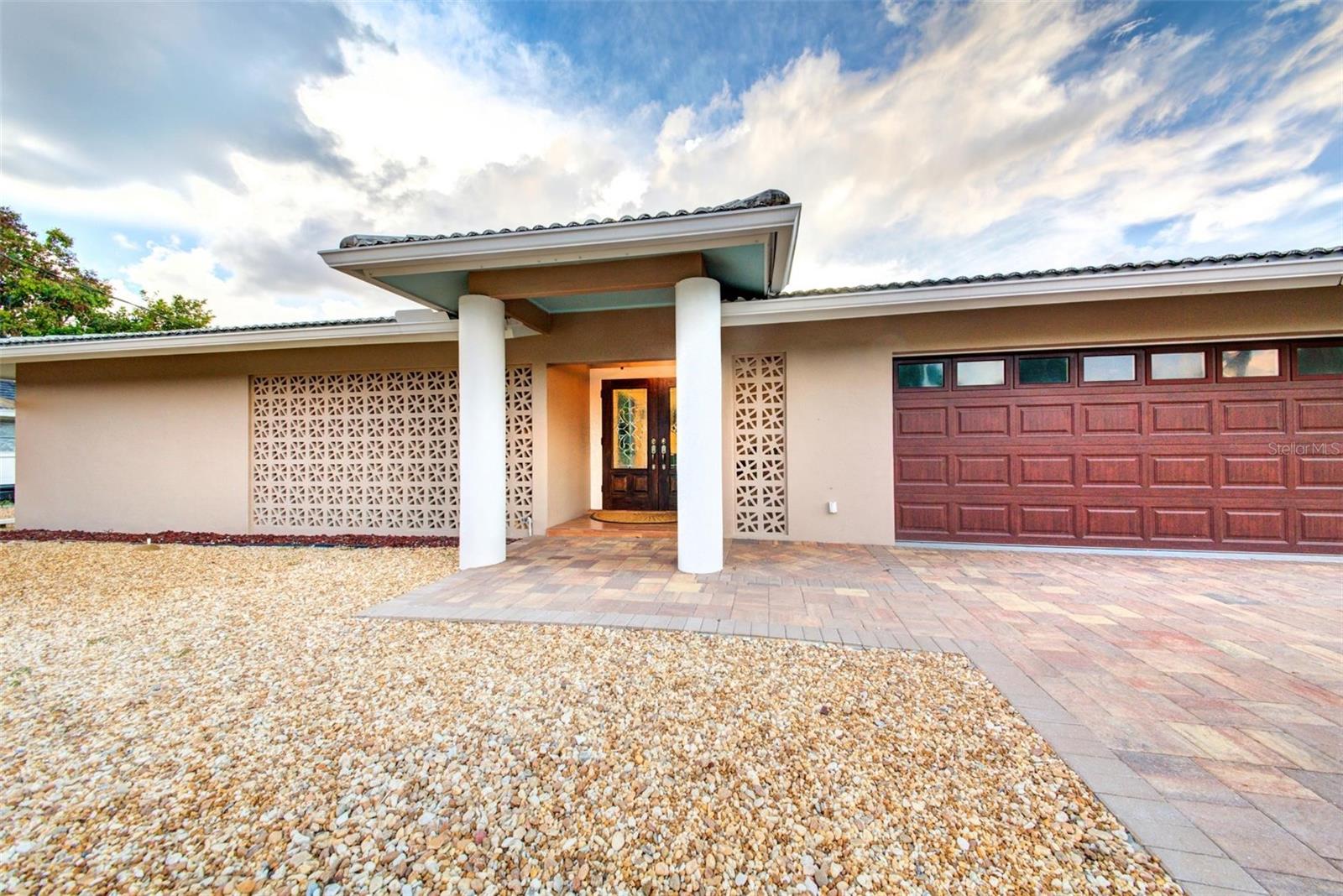 5354 Shadow Lawn Dr — photo