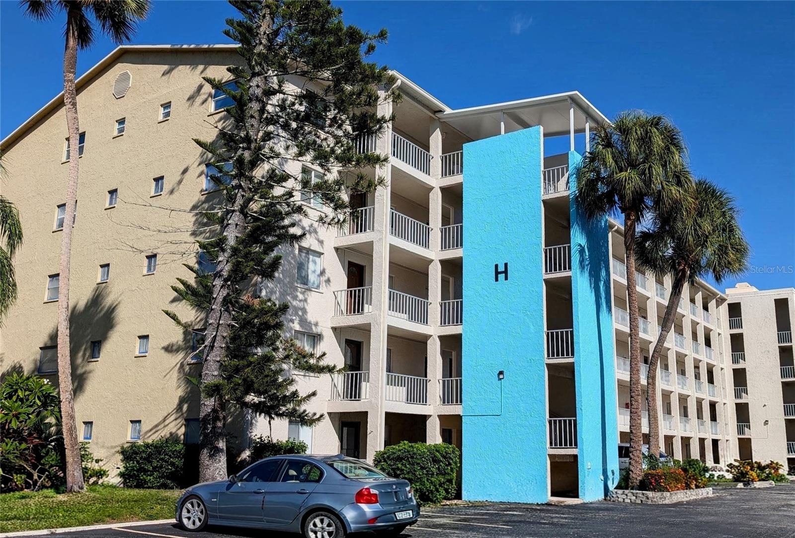 3779 Lake Bayshore Dr #H-402 — photo