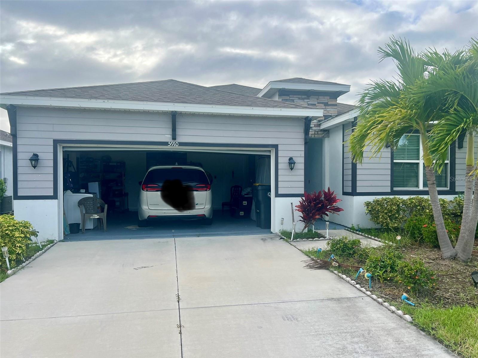 5910 Oak Bridge Ct — photo