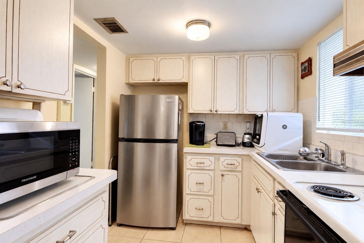 2013 Sunset Drive #E2, Bradenton, FL 34207 — photo 3