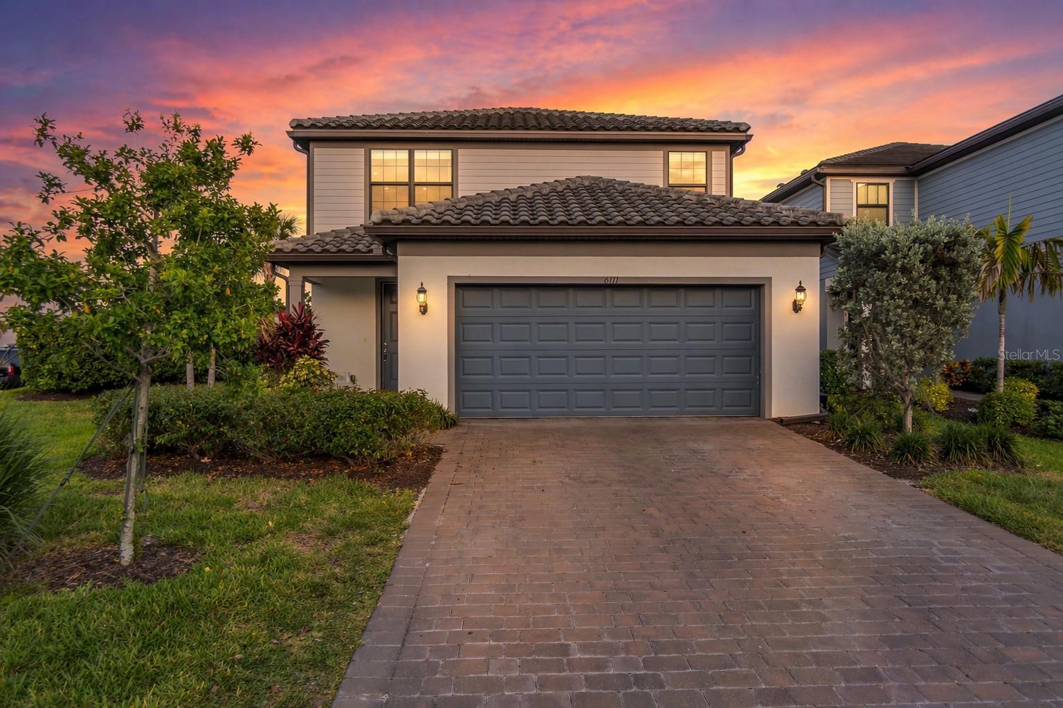 6111 Bluestar Ct — photo