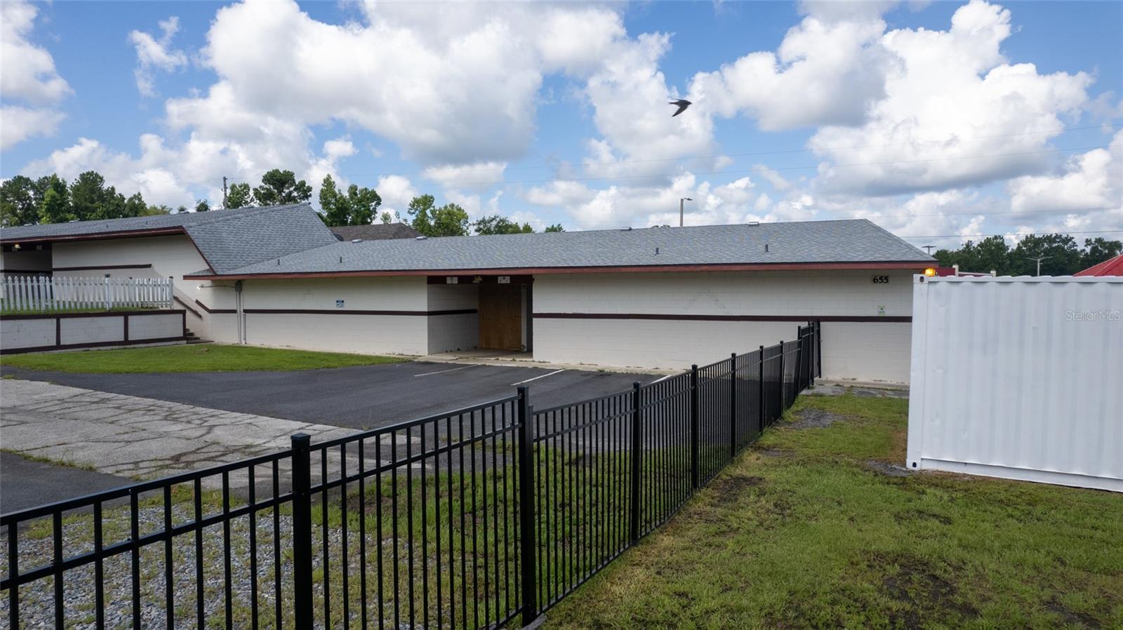 649 W Base St — photo