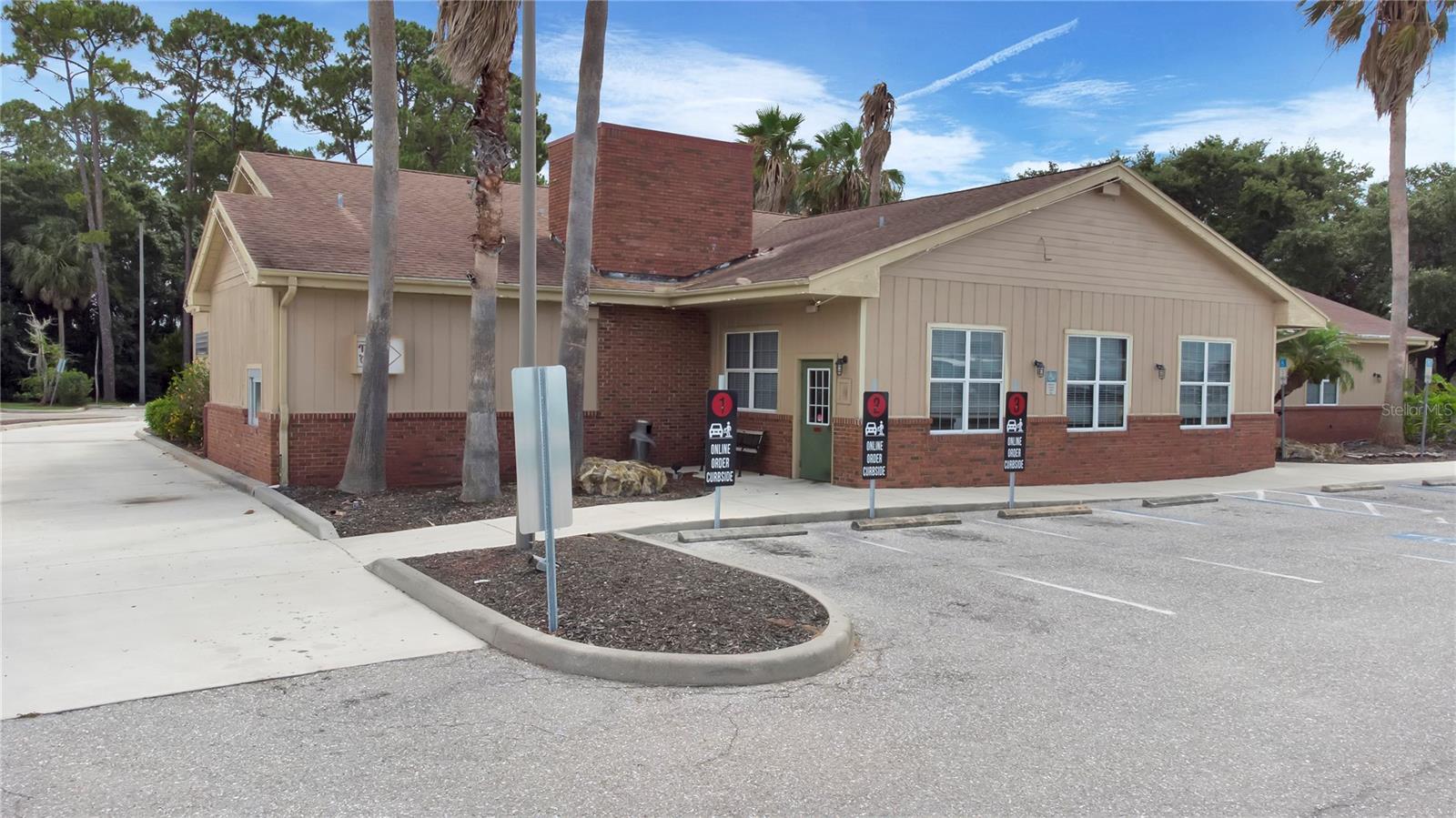 1152 Tamiami Trl — photo