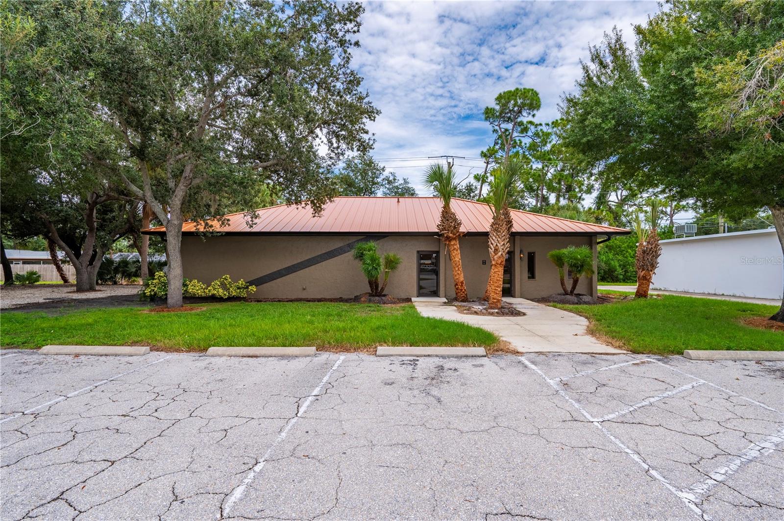 2716 Tamiami Trl — photo