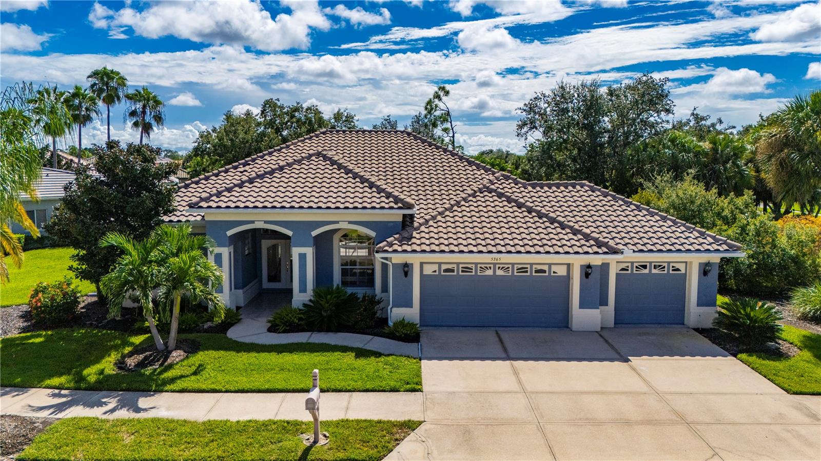 5365 Pine Shadow Ln — photo