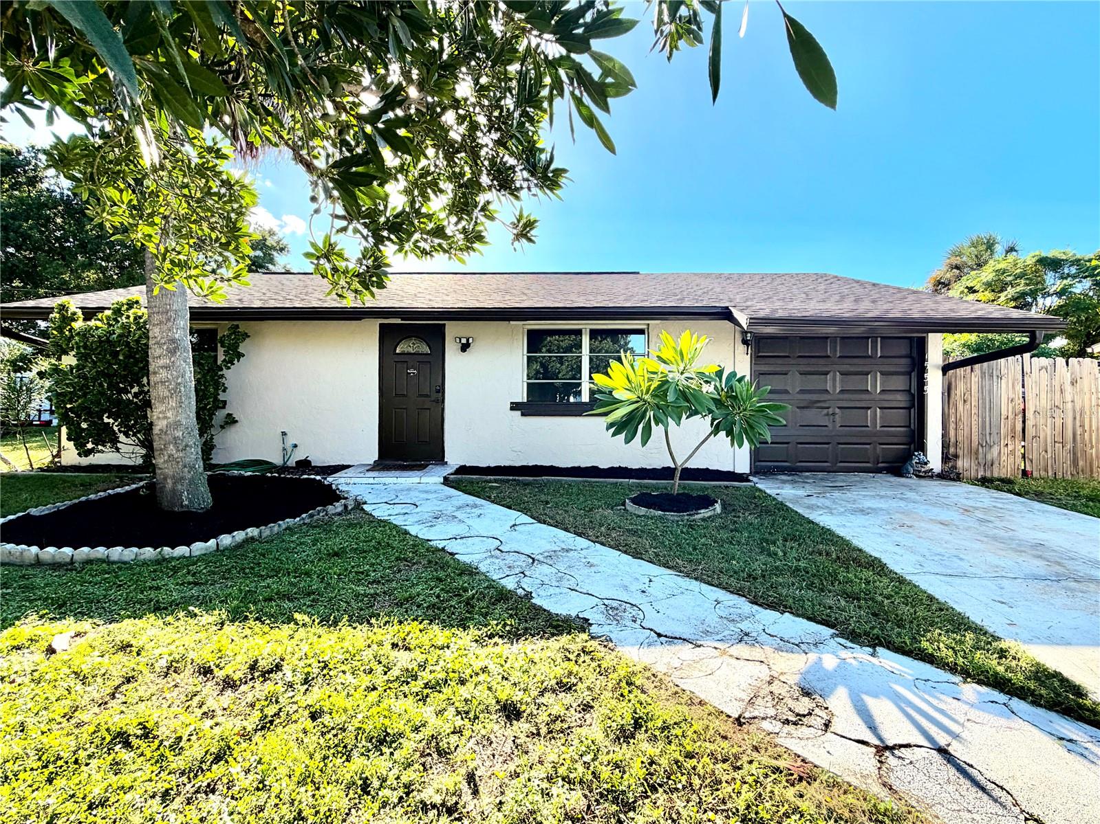 1555 Beacon Dr — photo
