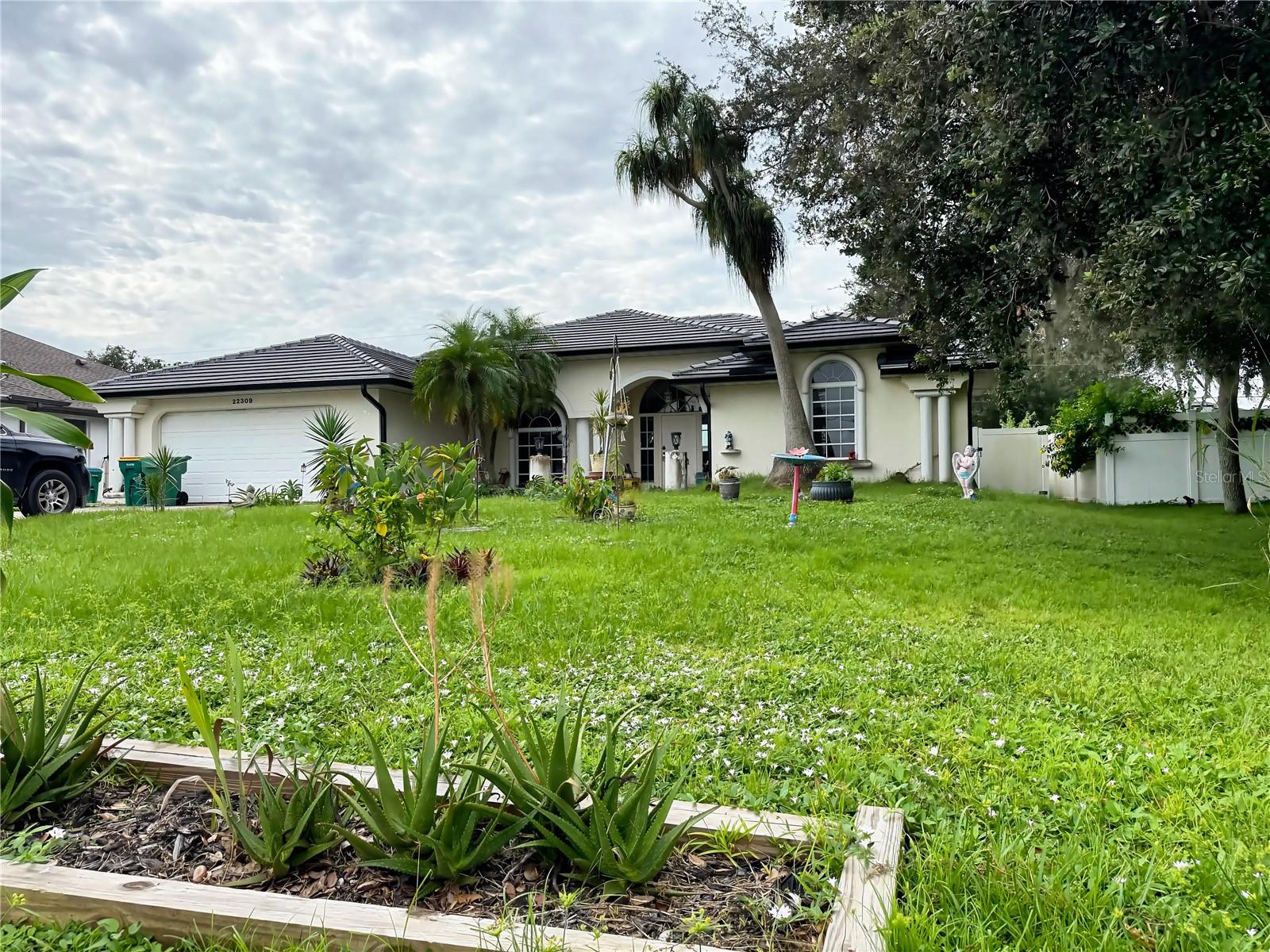 22309 Peachland Blvd — photo