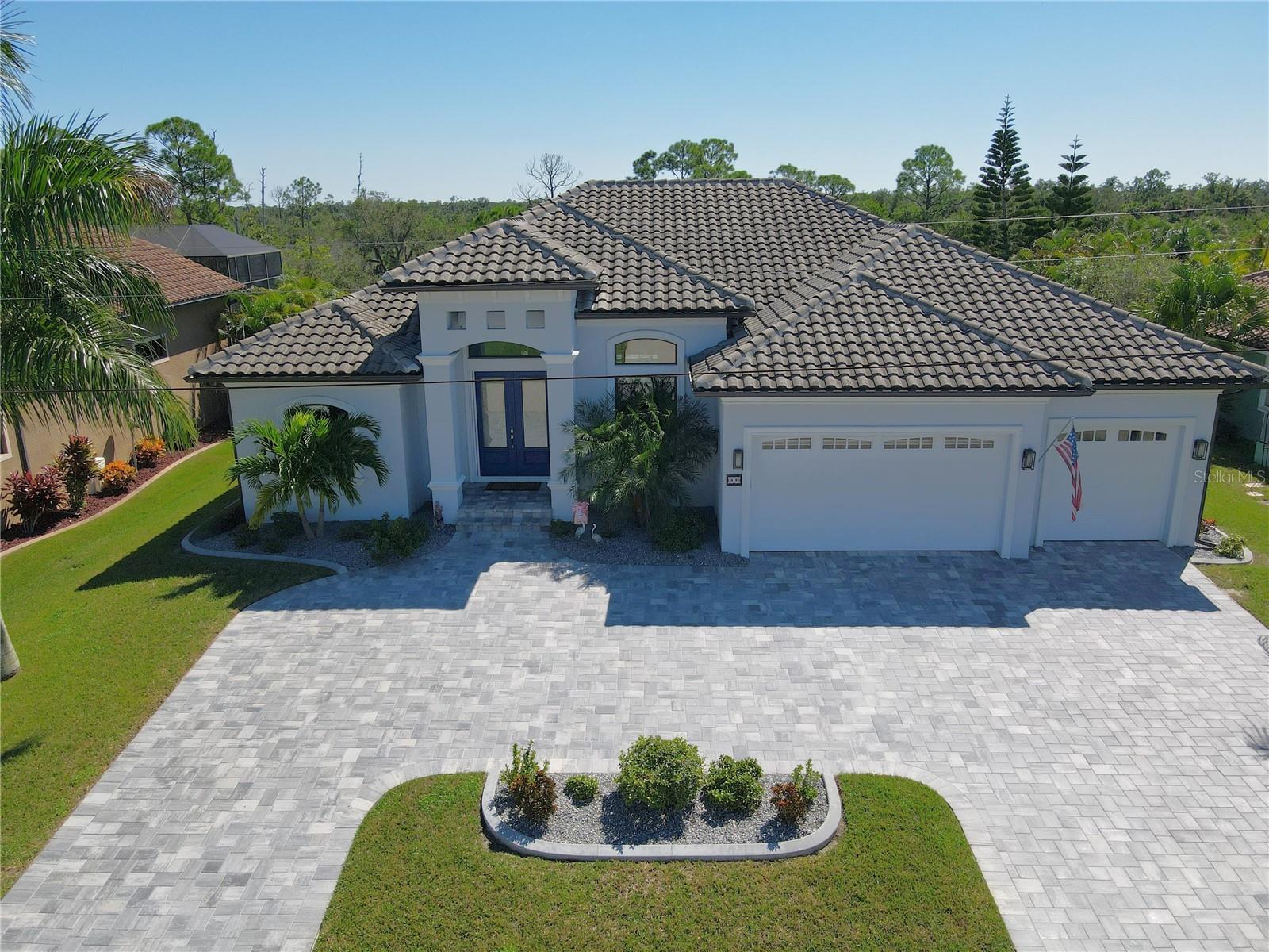 319 Trieste Dr — photo