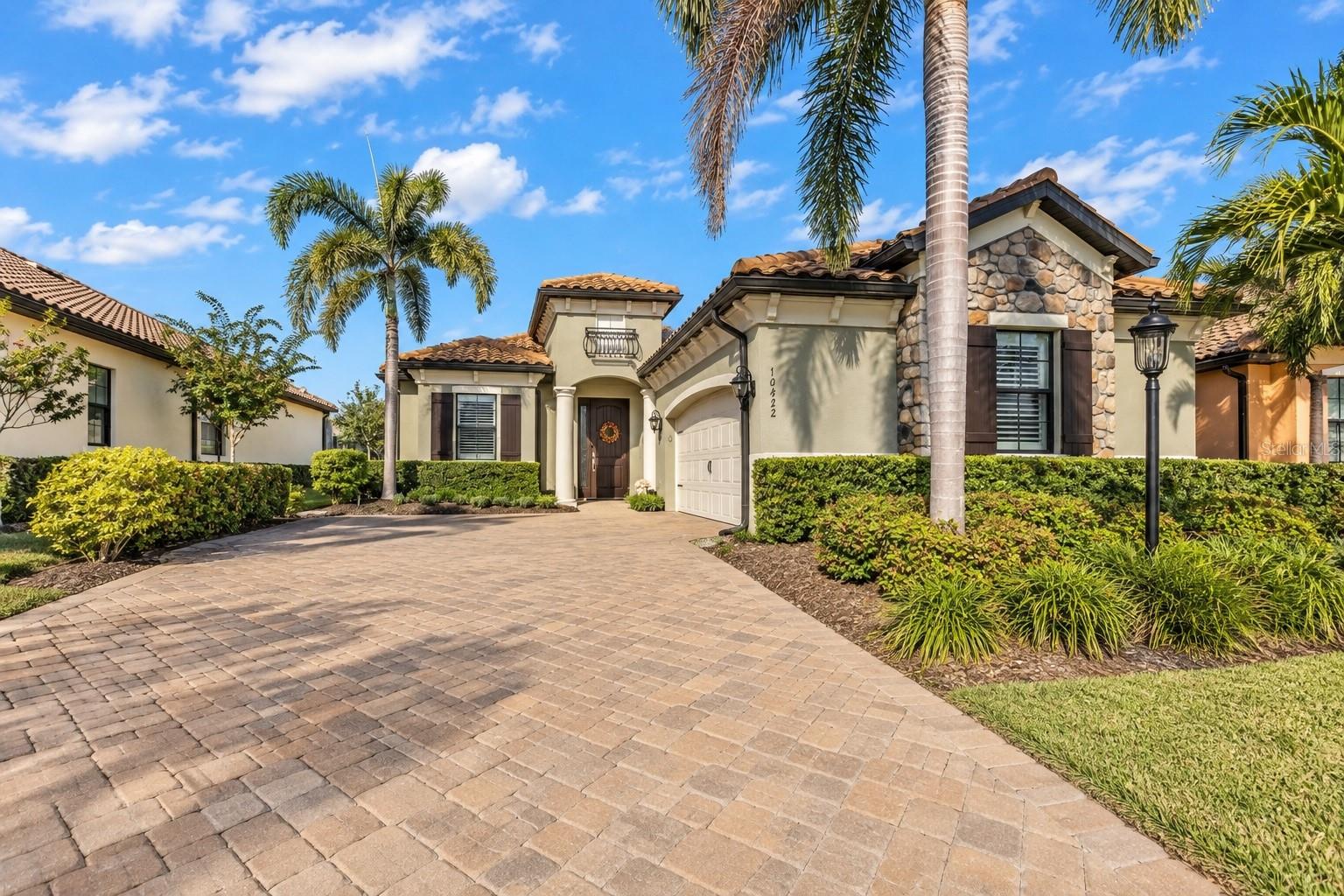 16422 Hillside Cir — photo