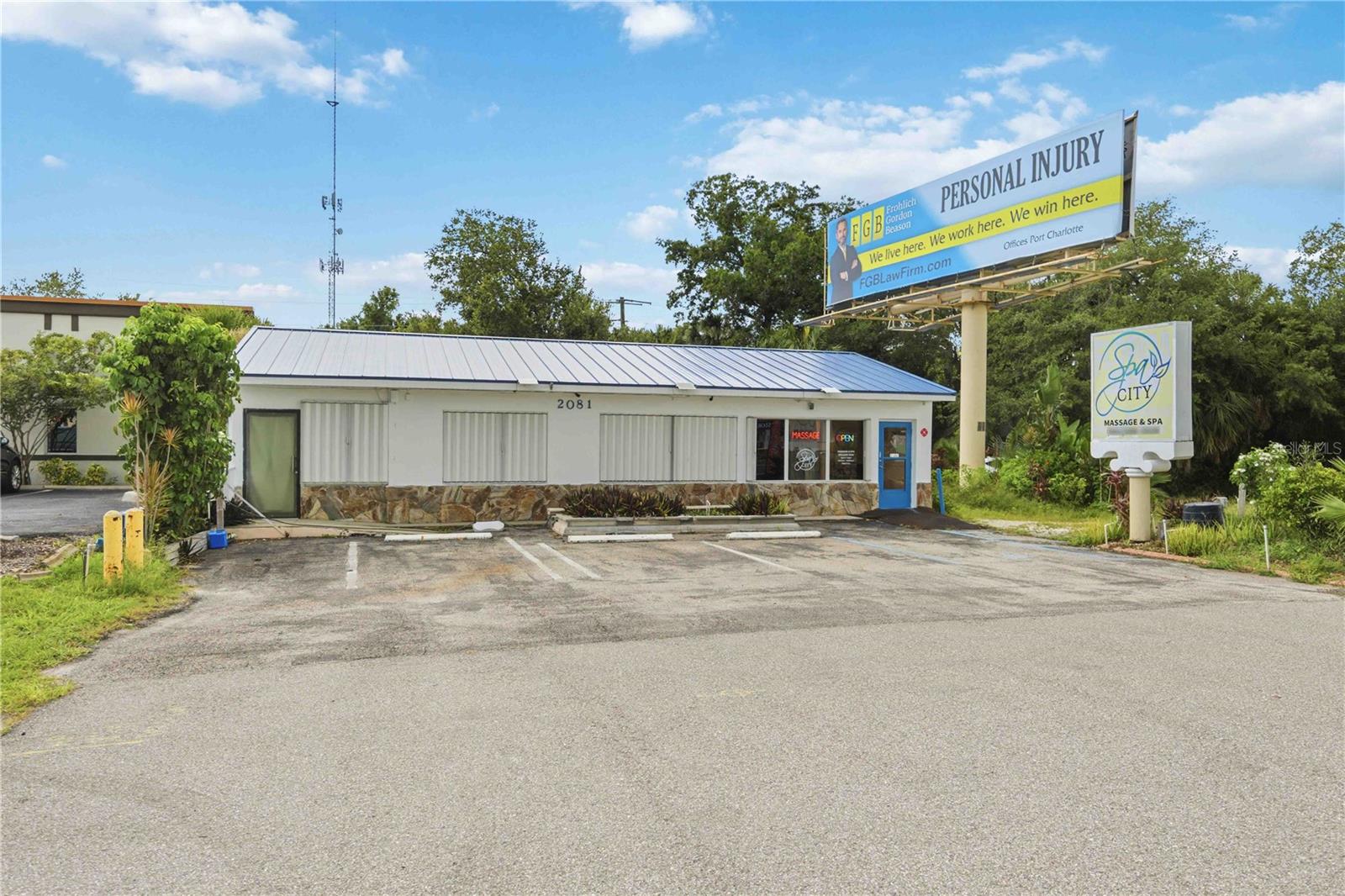 2081 Tamiami Trl — photo