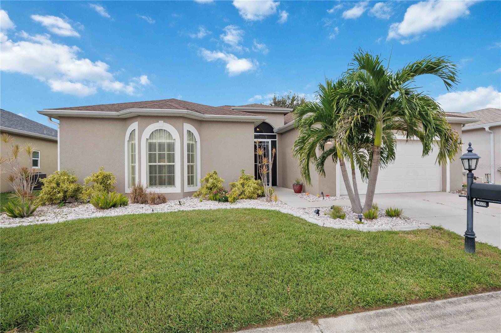 24539 Buckingham Way — photo