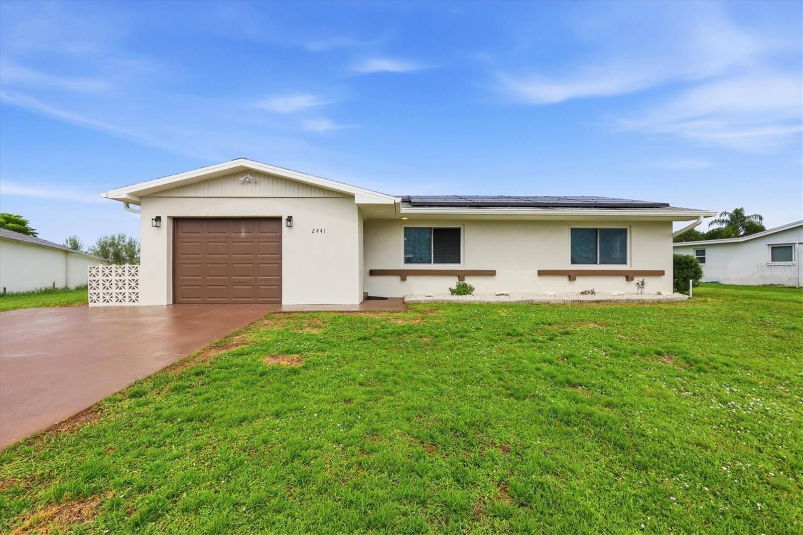 2441 Beacon Dr — photo