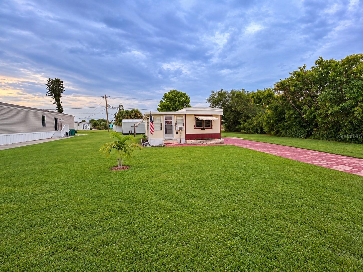 1394 Flamingo Dr — photo