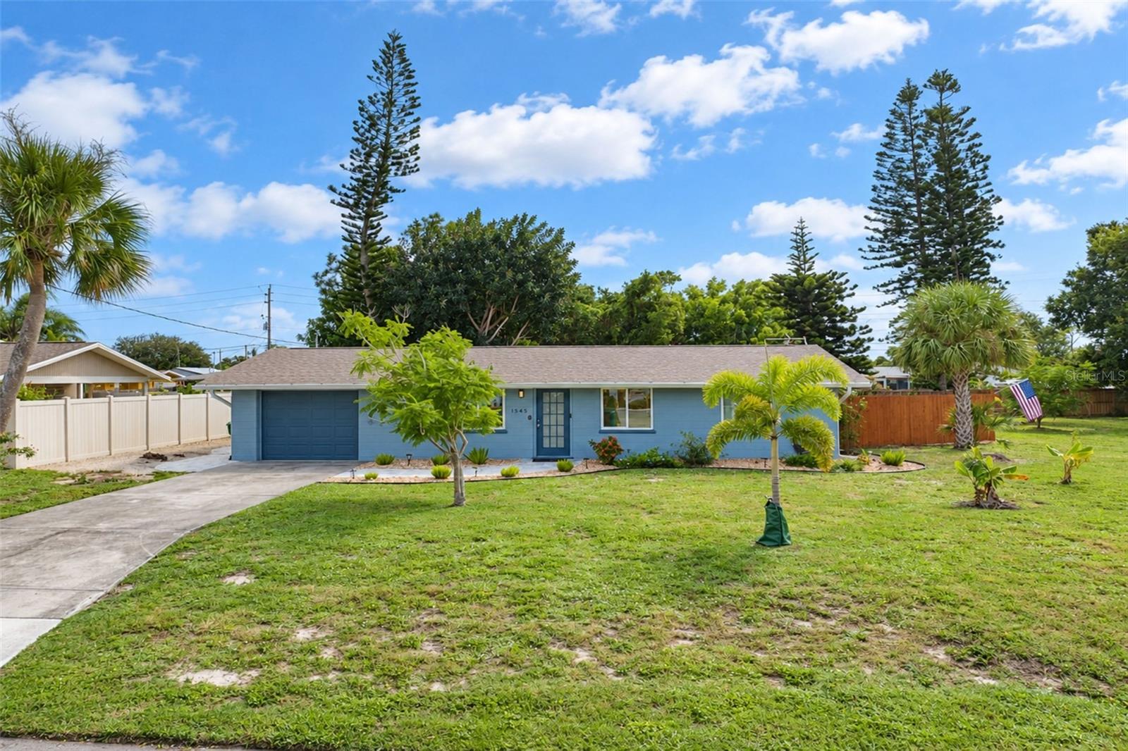 1545 Barbara Pl — photo