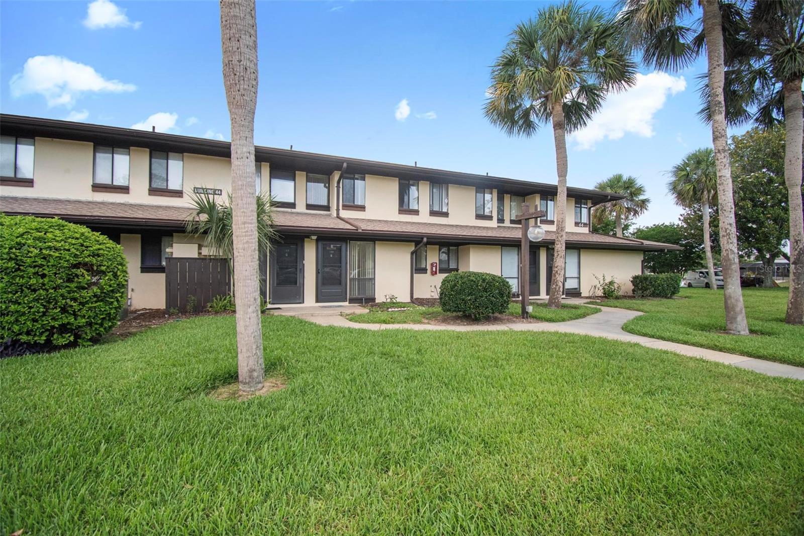44 Club House Dr #106 — photo