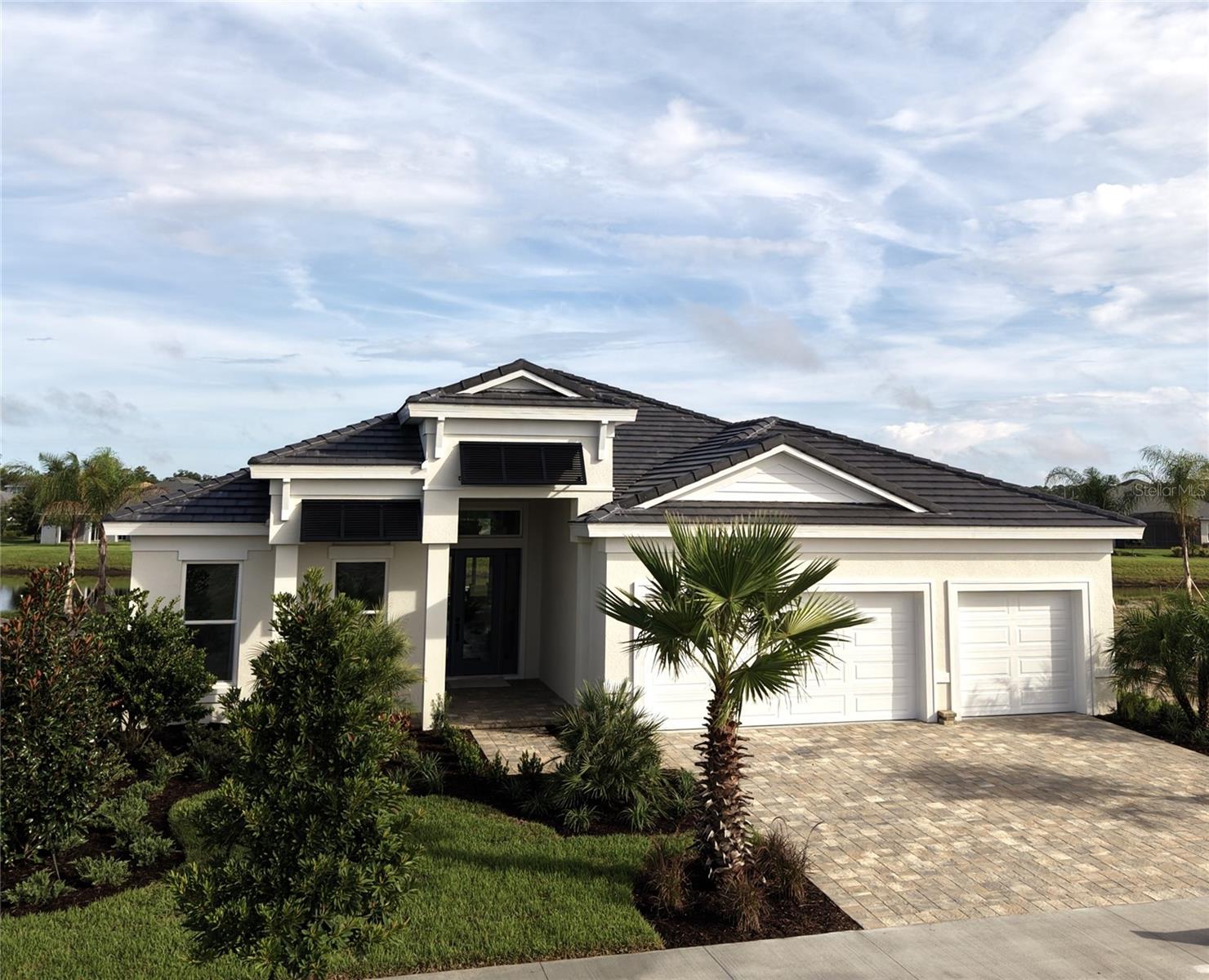 1561 Lake Bank Ln — photo