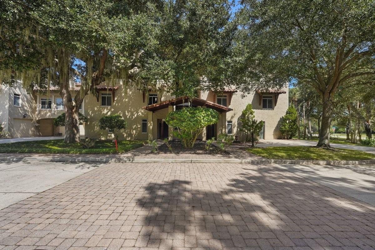 114 Club House Dr #305 — photo