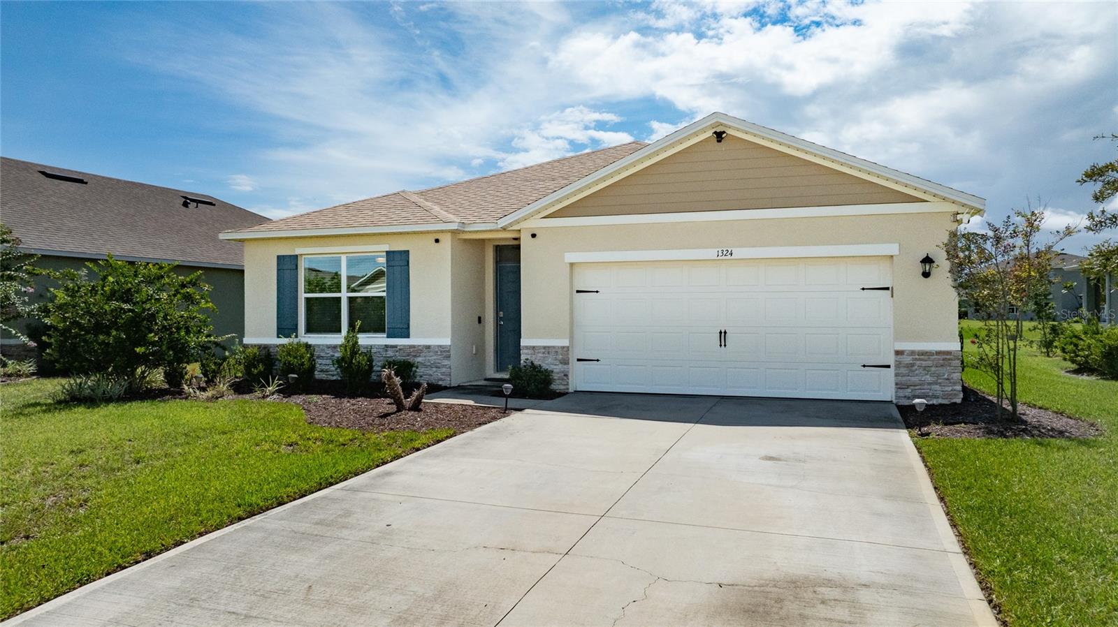 1324 Middle Lake Dr — photo