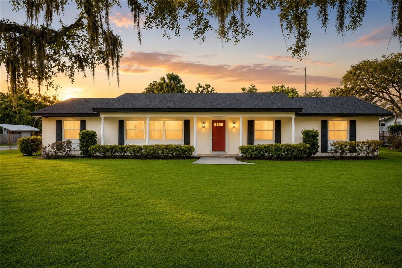 1310 E Crooked Lake Dr — photo