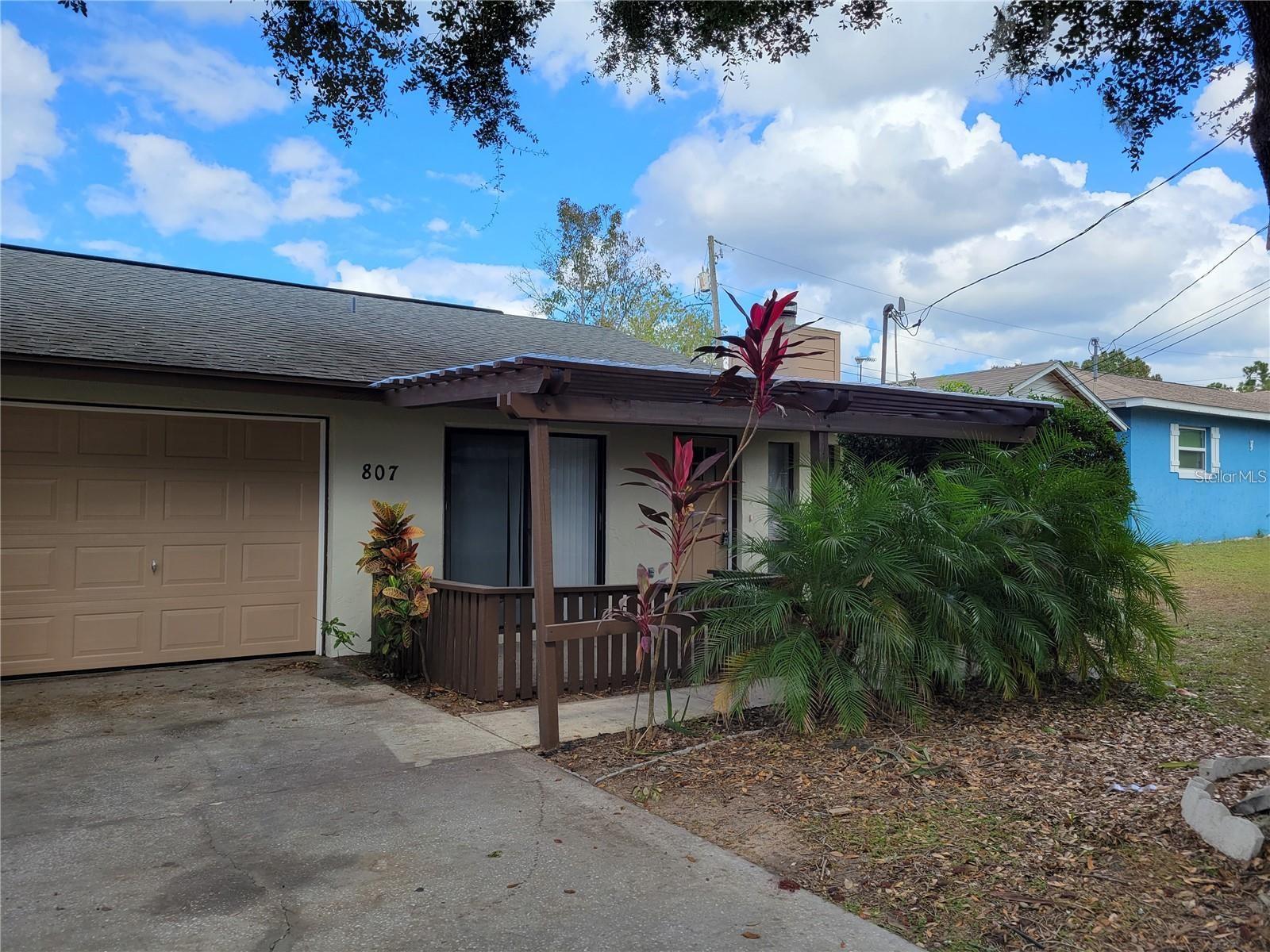 807 McLain Ct — photo