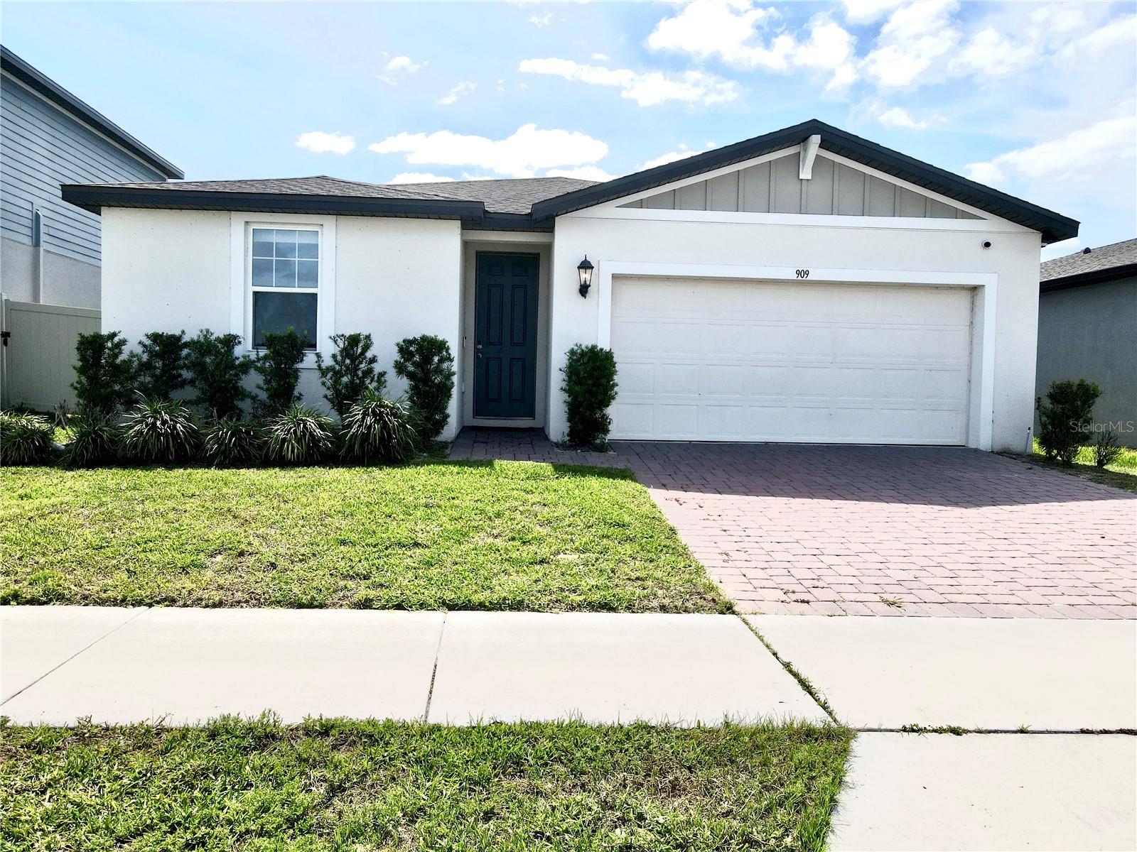 909 Cambridge Dr — photo