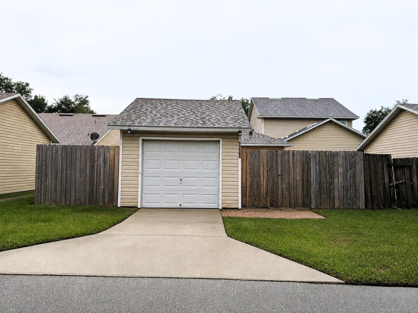 1004 Park Central Cir — photo