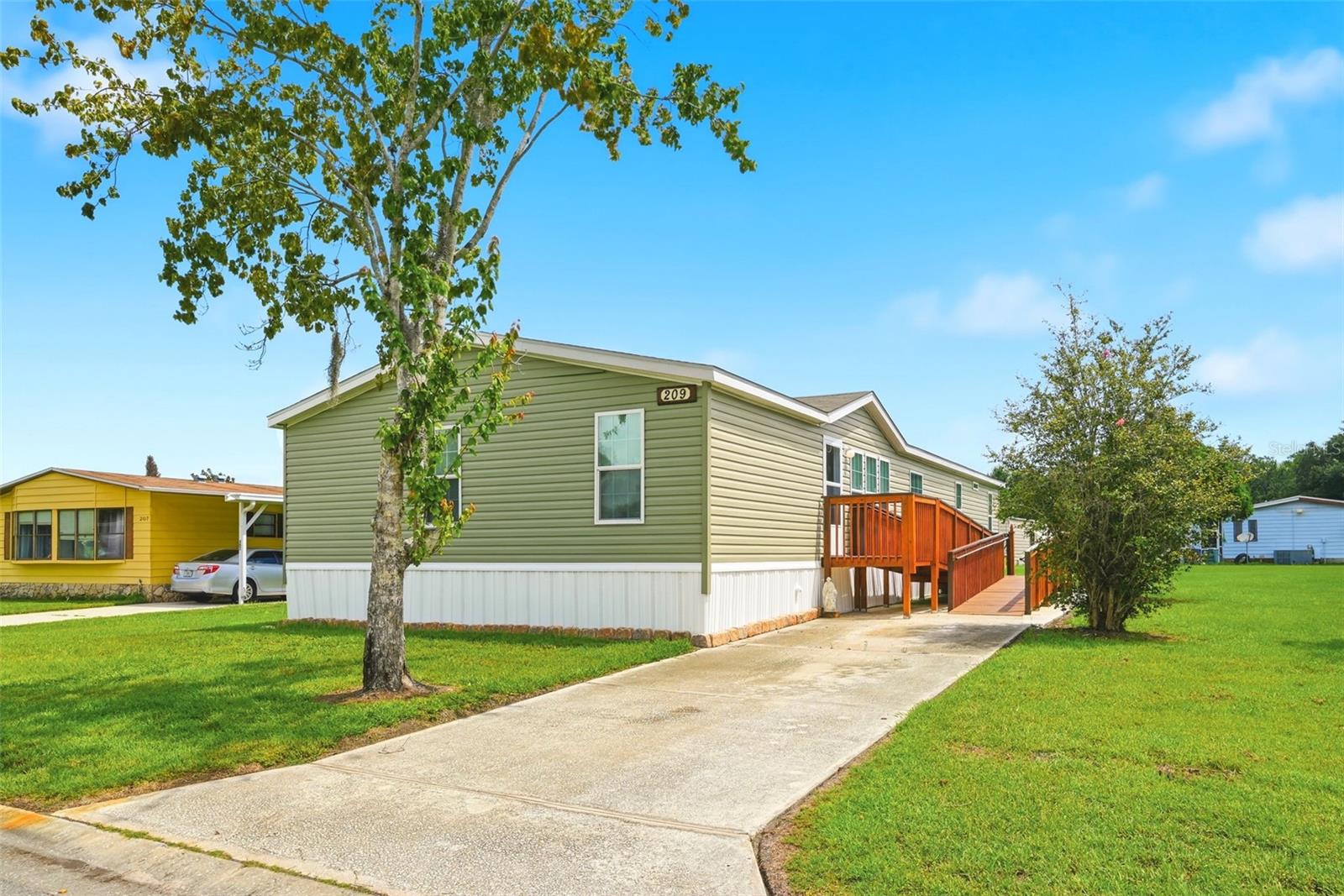 209 Ellsworth Dr — photo