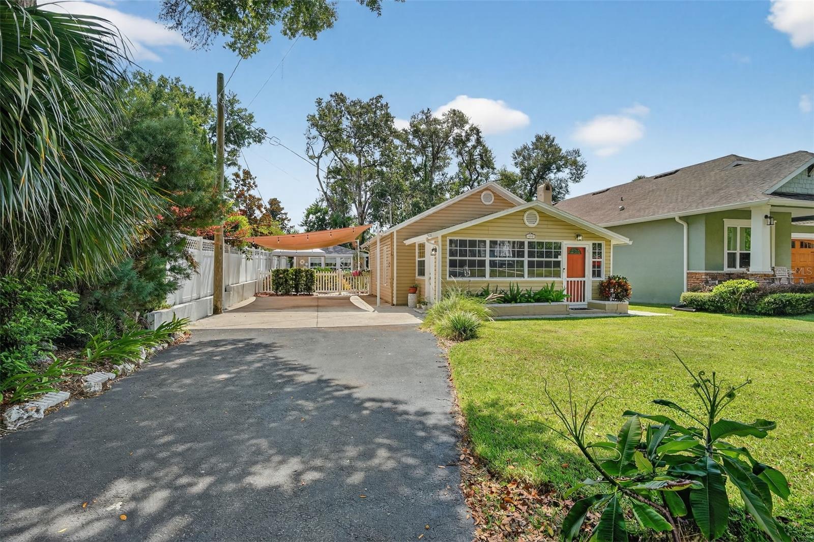 418 E 10th Avenue, Mount Dora, FL 32757 — photo 2