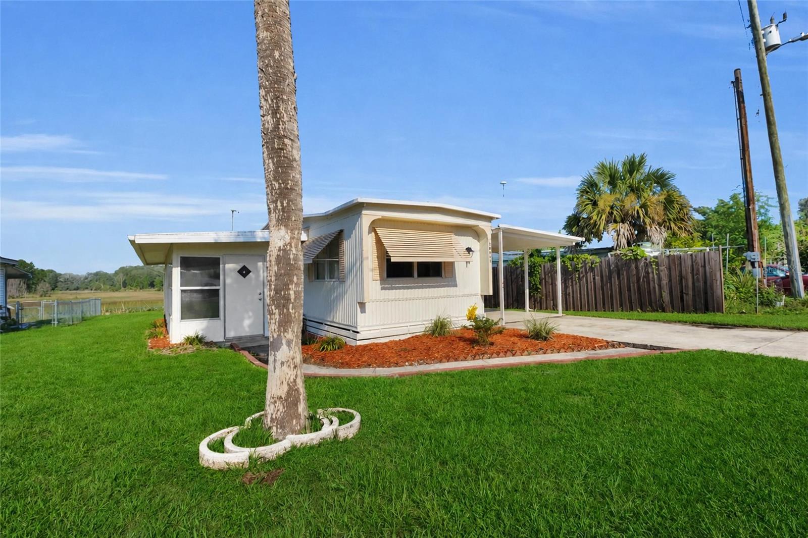24631 Palmetto Dr — photo