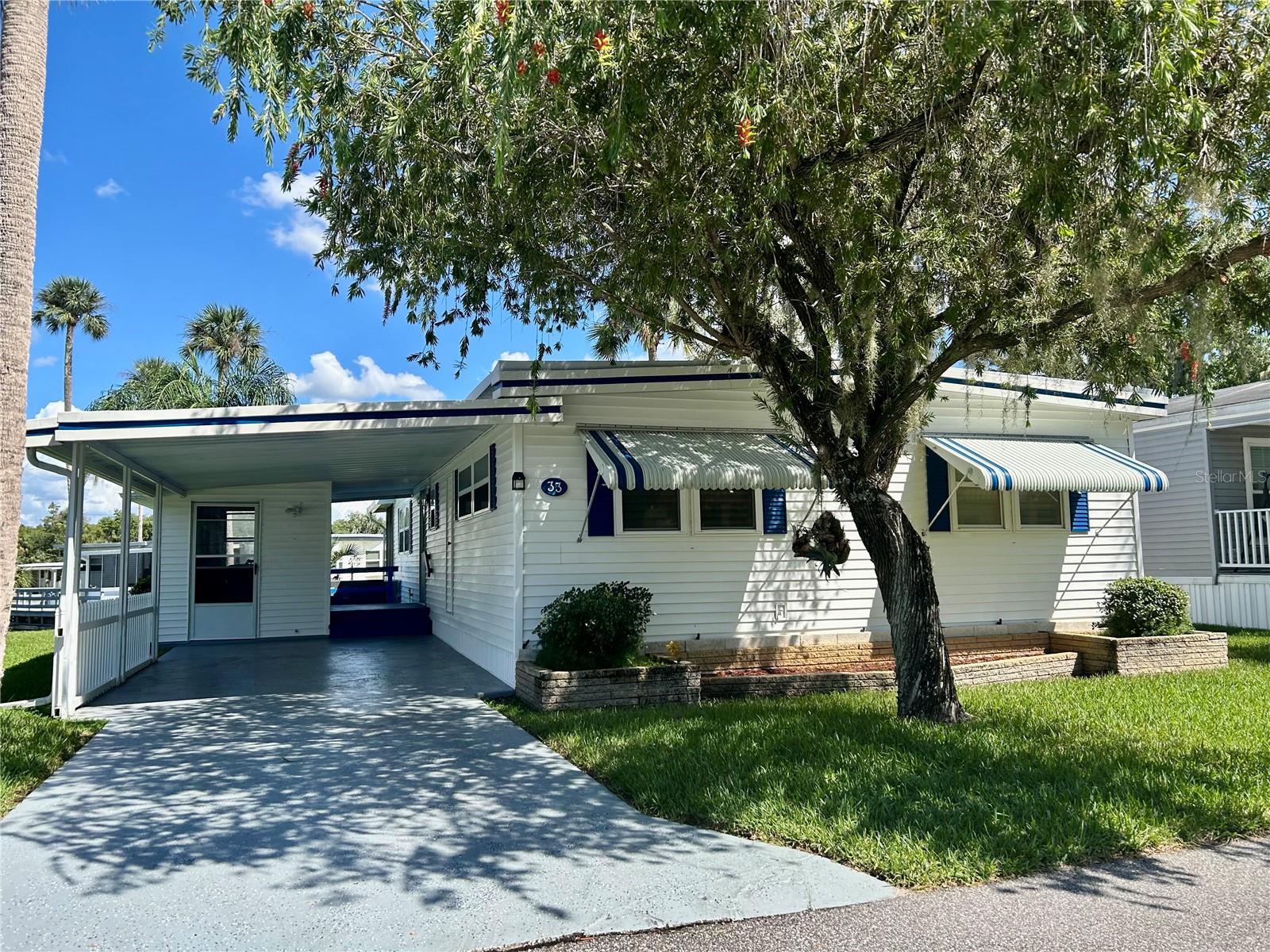 33 Cocos Plumosa Dr — photo