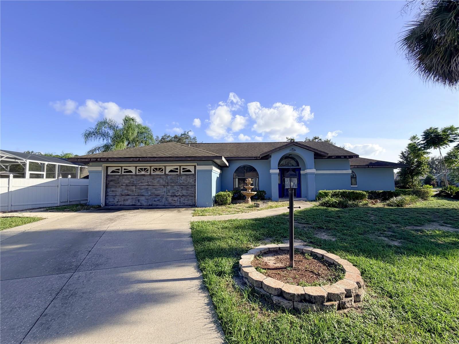 11240 Fountain Lake Blvd — photo