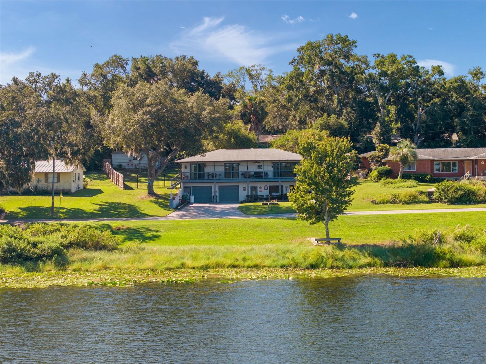 521 E Mirror Lake Dr — photo
