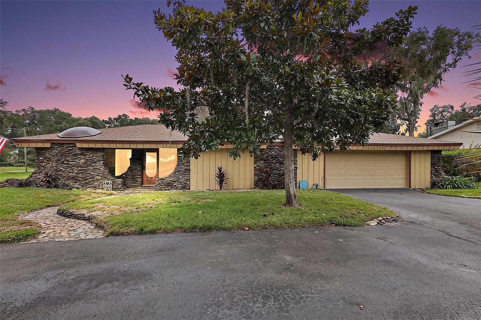 2314 Hillside Dr — photo