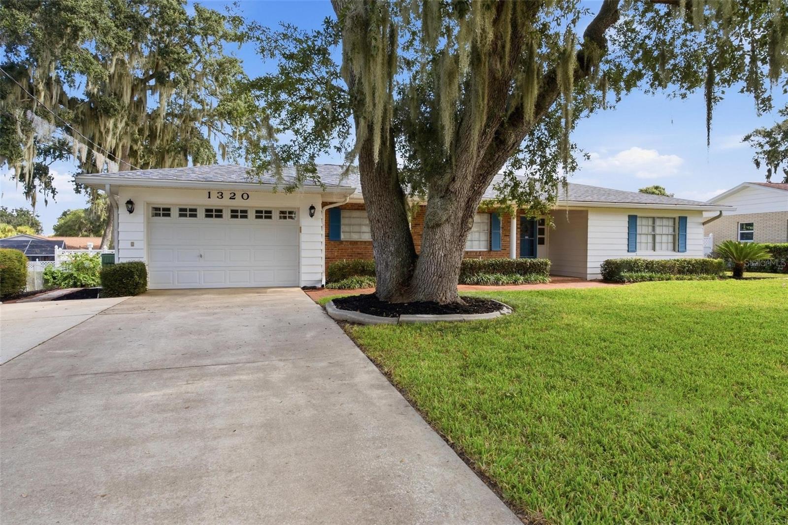 1320 Lee Ct — photo