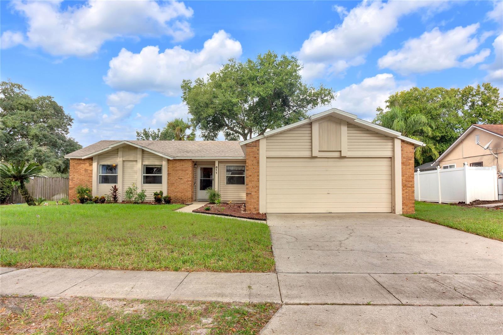 611 Sherwood Oaks Cir — photo