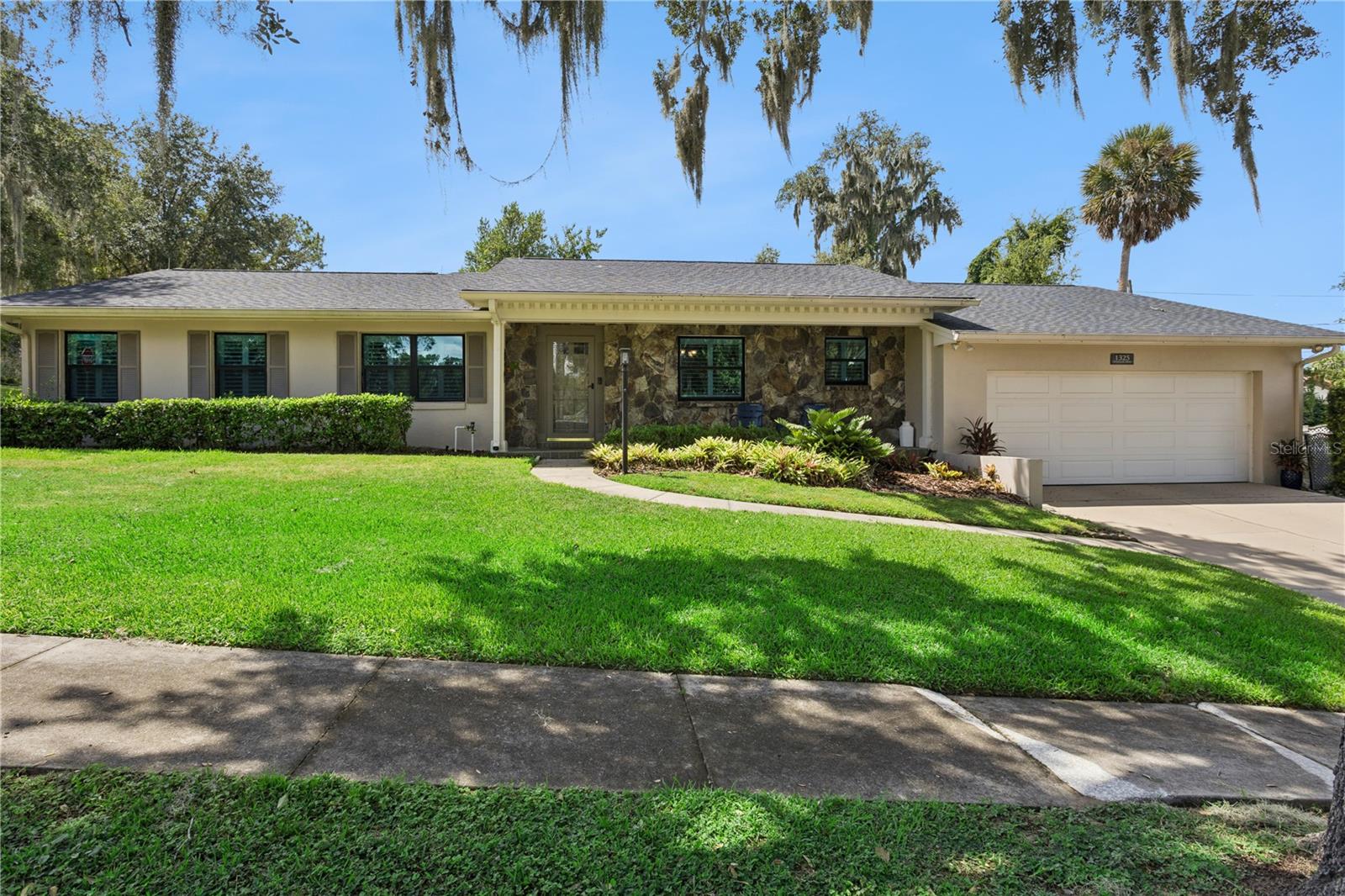 1325 Overlook Dr — photo