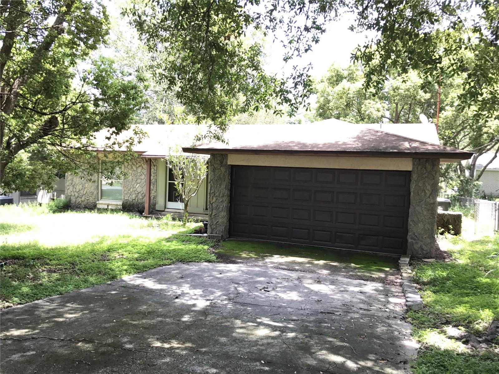 241 Edgewood Dr — photo