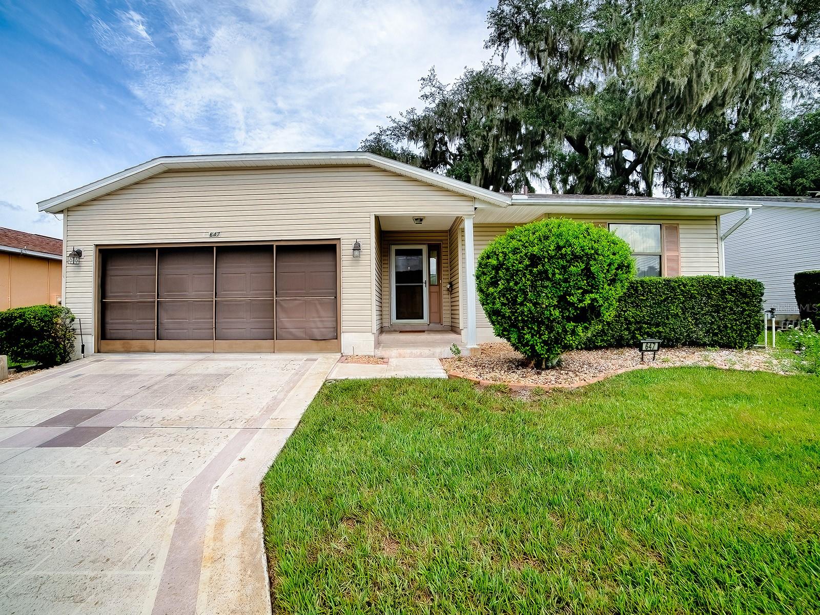 647 Timbercrest Dr — photo