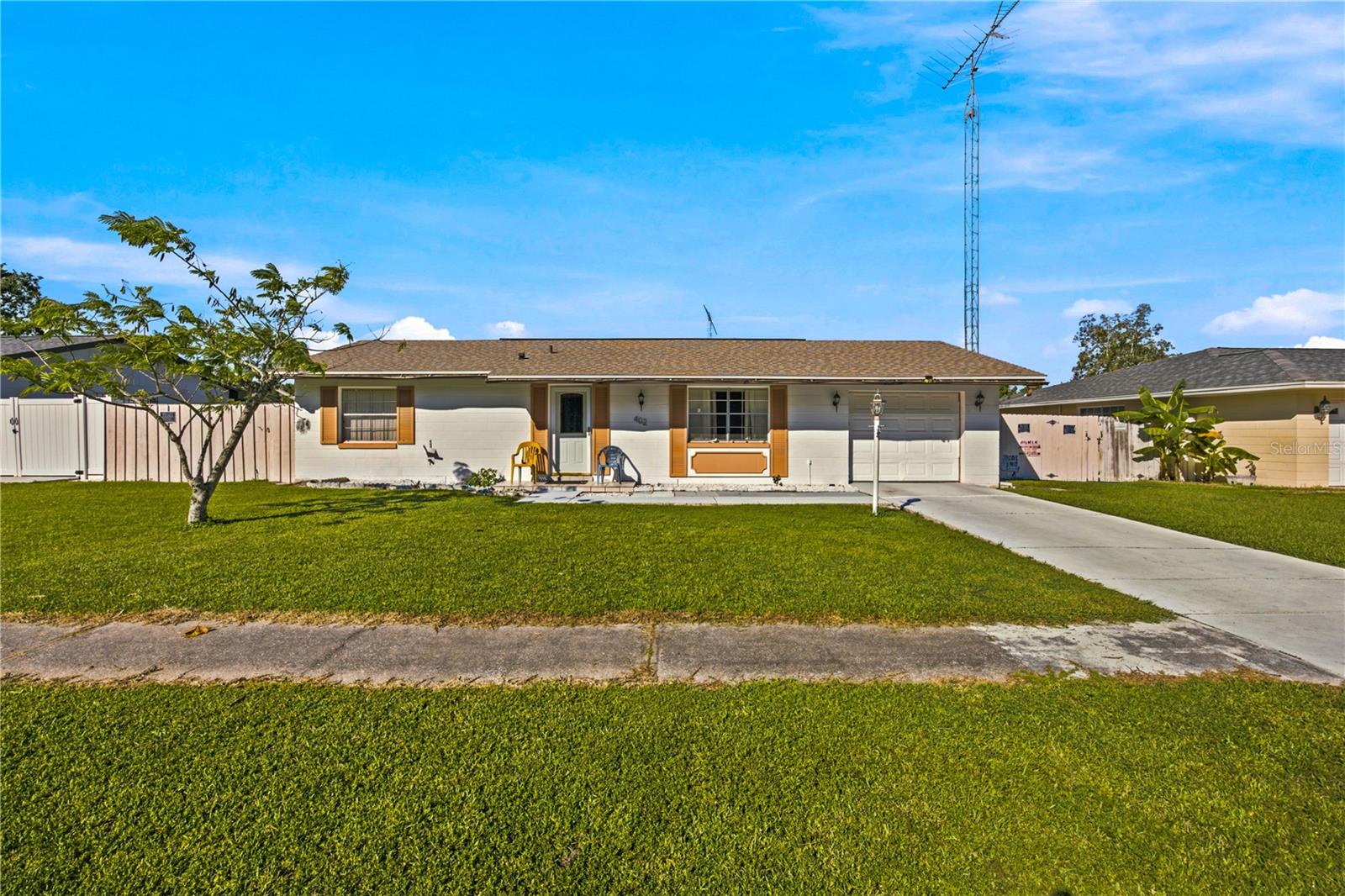 402 Marion Oaks Dr — photo