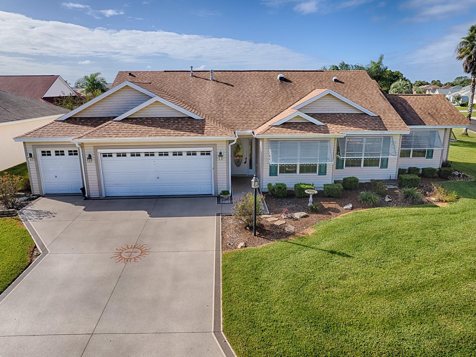 1596 Oak Forest Dr — photo
