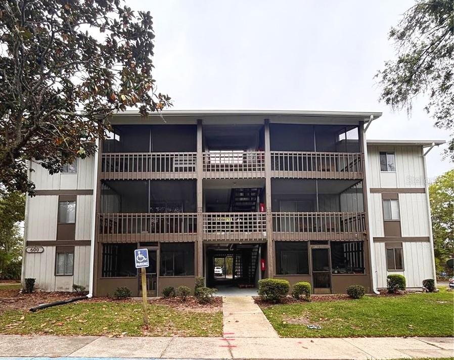 6519 W Newberry Rd #604 — photo