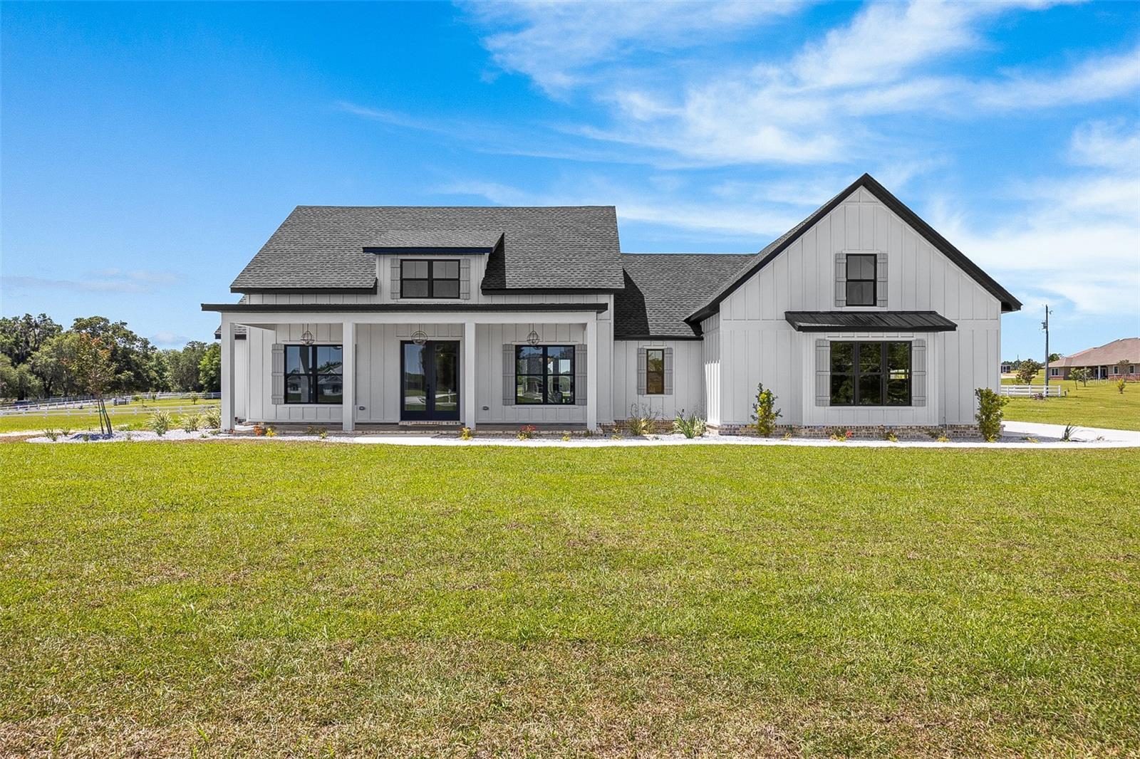 845 NW Country Lake Dr — photo